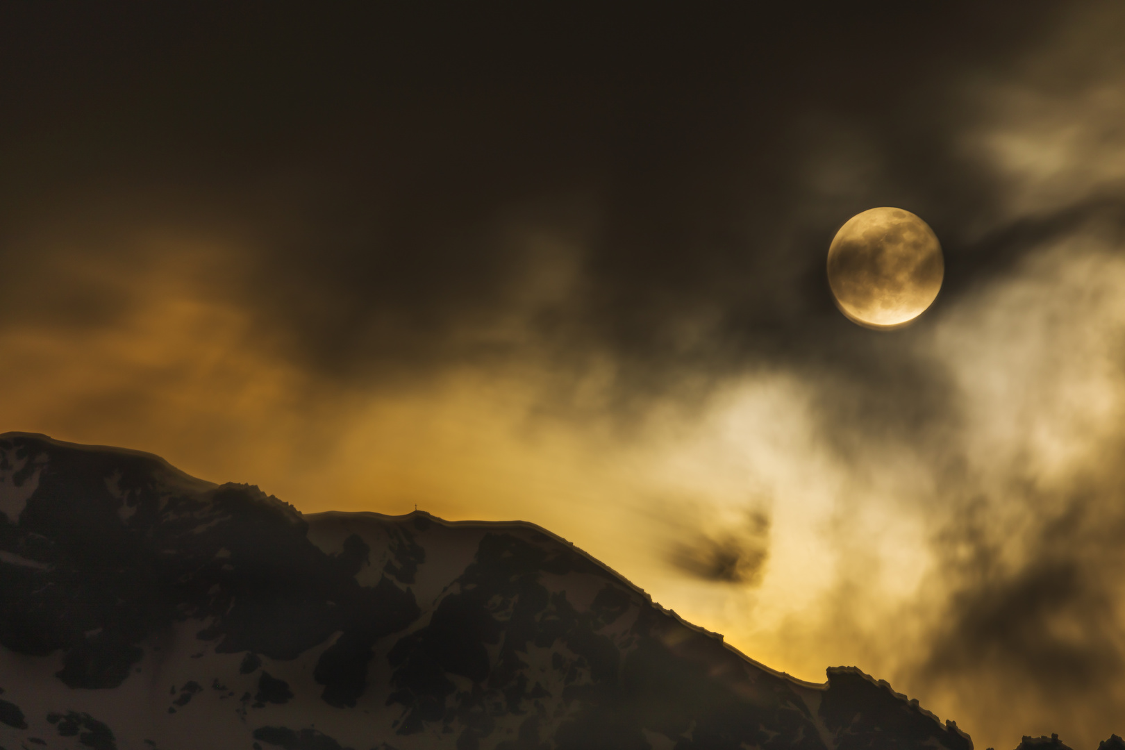 Vollmond in den Bergen 