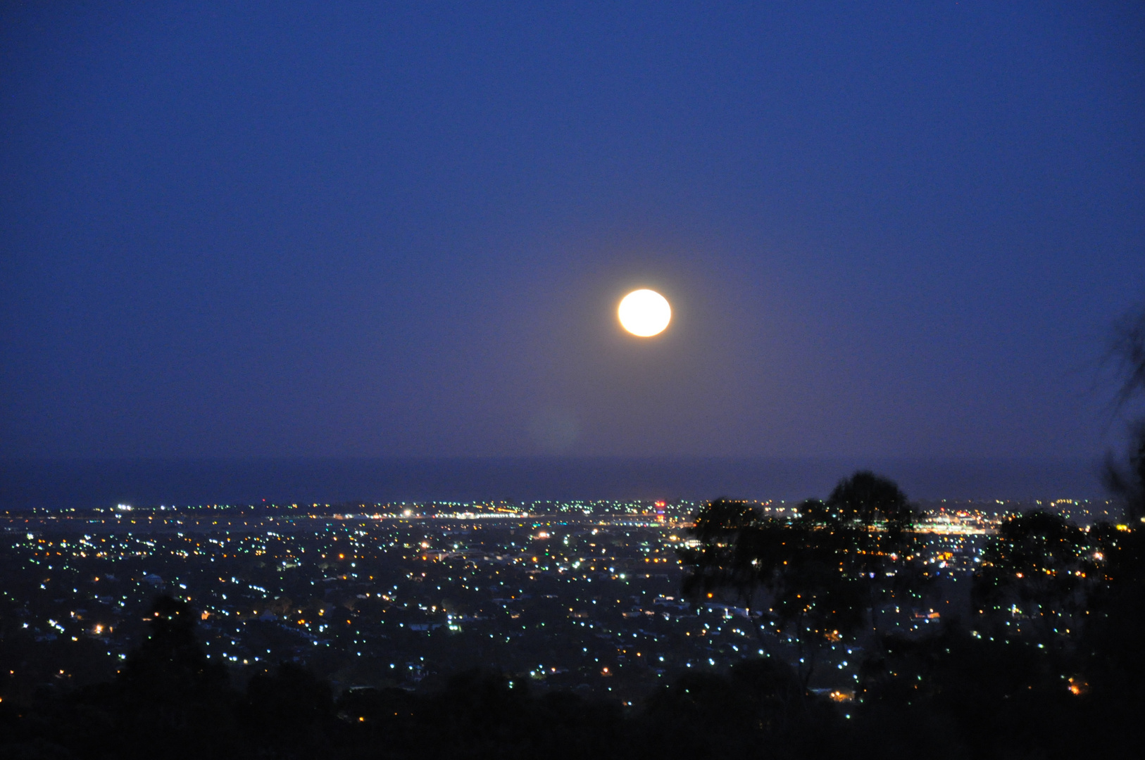 Vollmond in den frühen Morgenstunden (2AM)