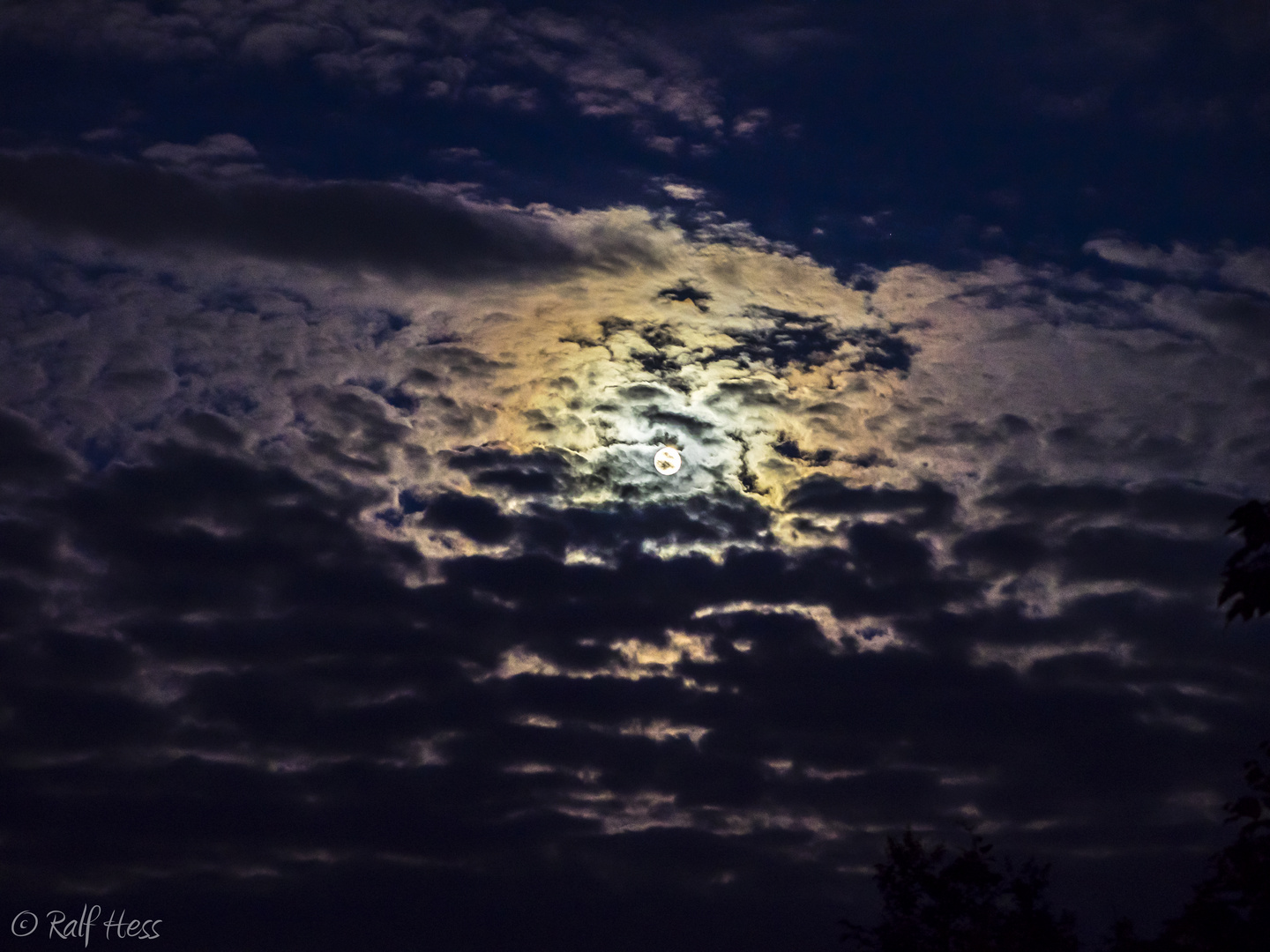 Vollmond in den Wolken 1