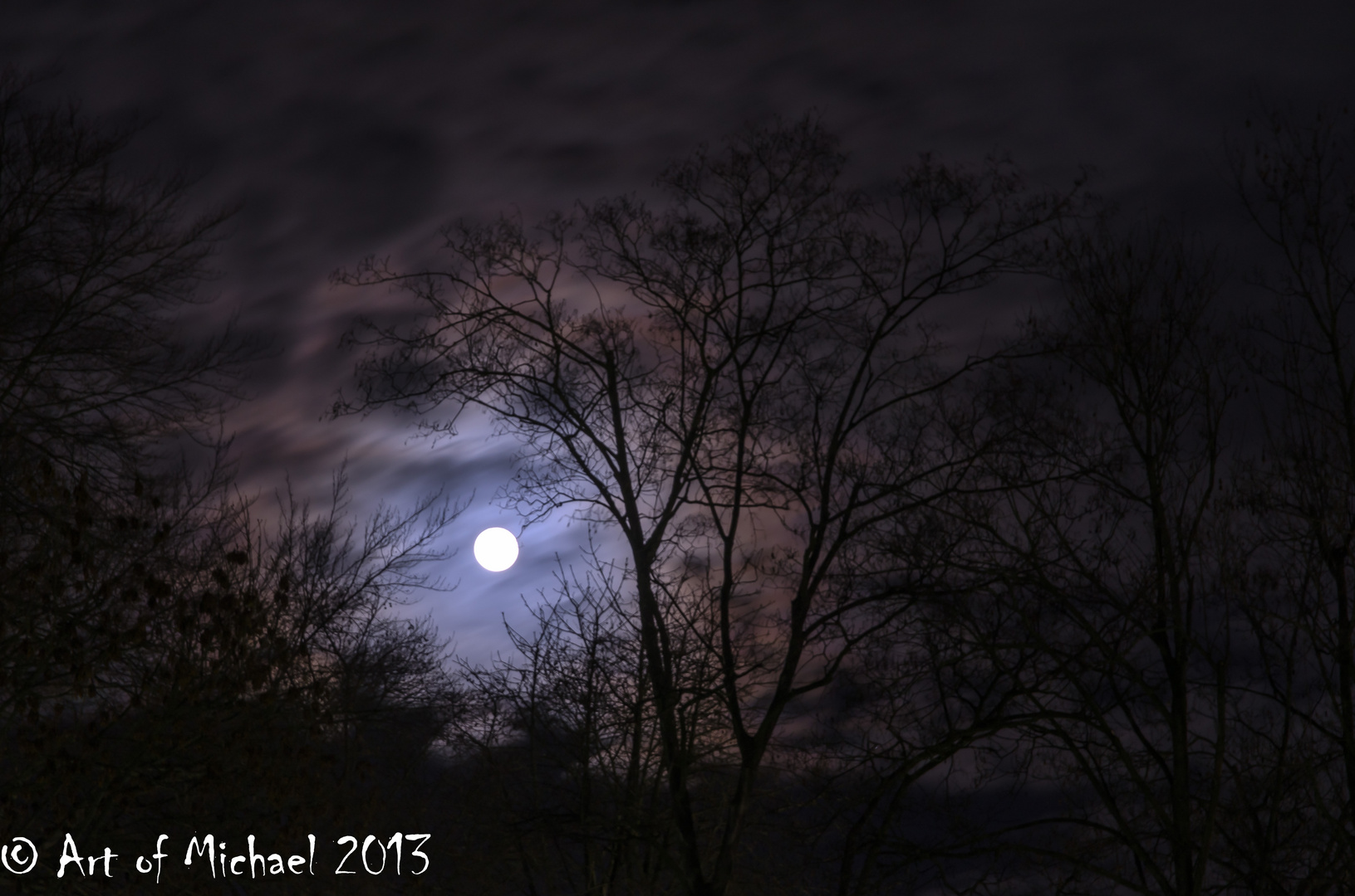 Vollmond in den Wolken