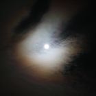 - Vollmond in den Wolken -