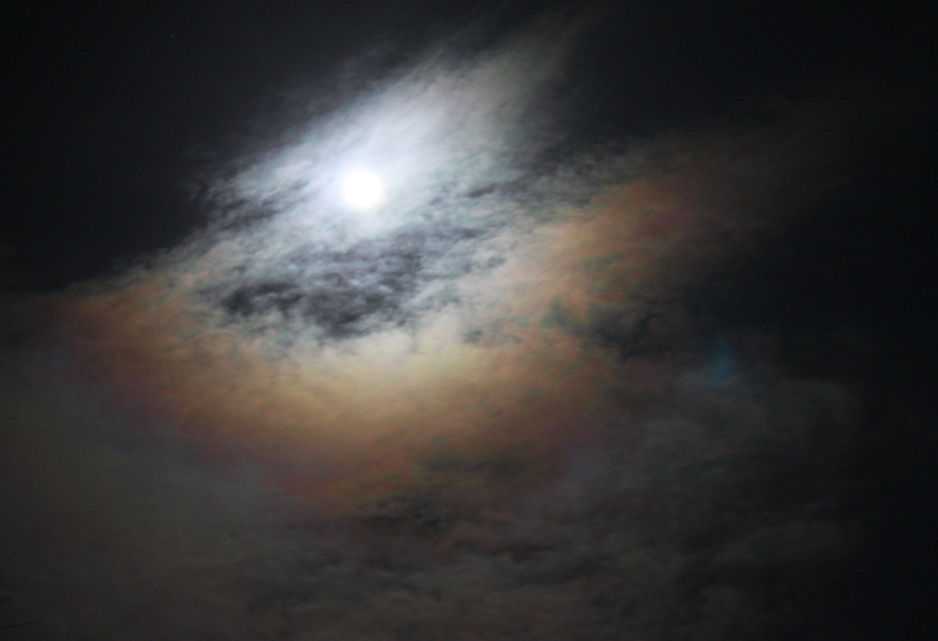 - Vollmond in den Wolken II -