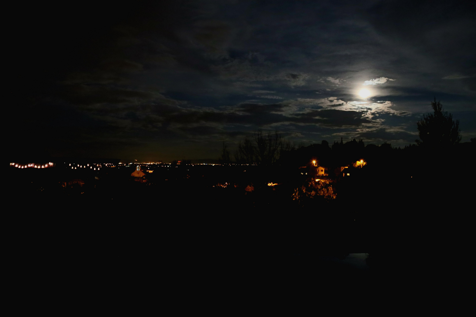 Vollmond in der Provence