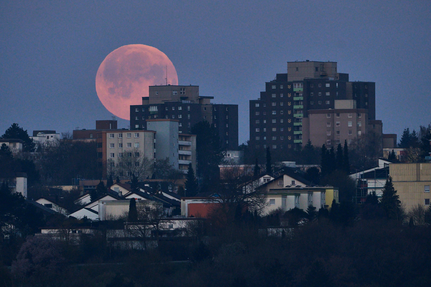 Vollmond in der Stadt