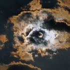 Vollmond in Wolken