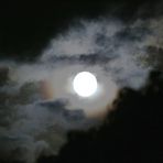 Vollmond in Wolken