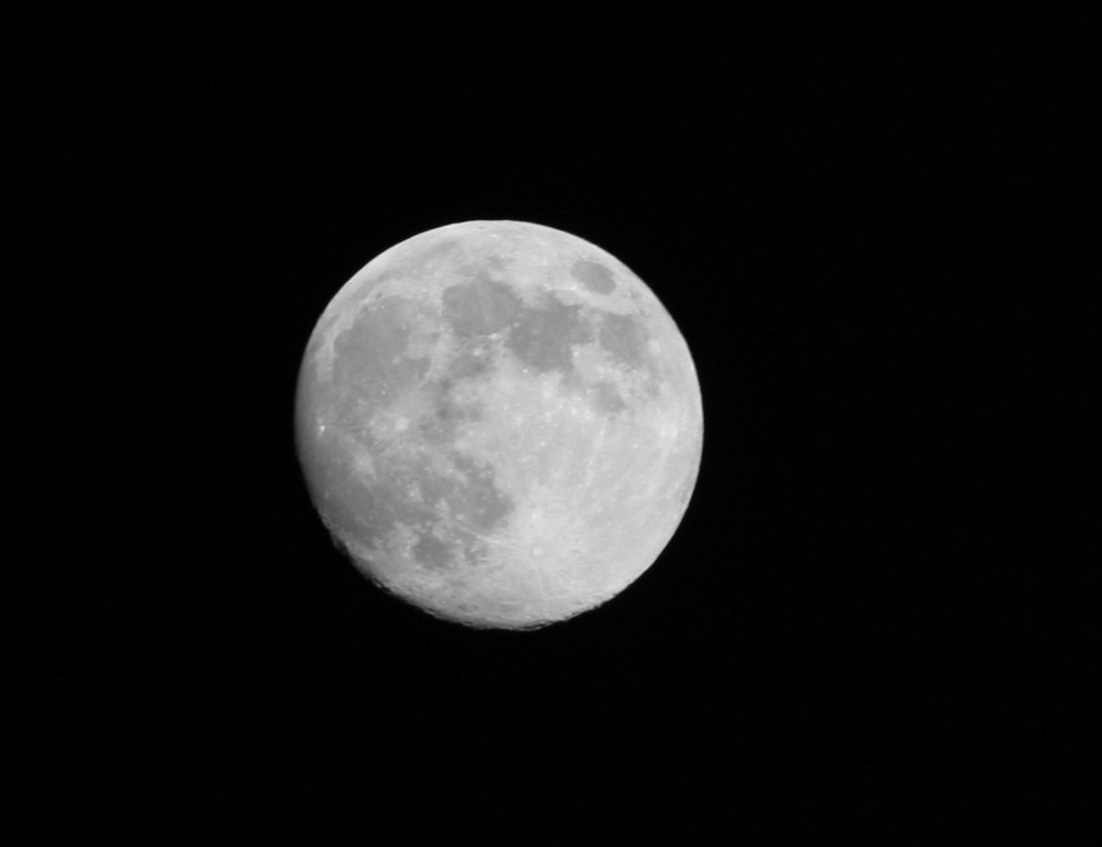 Vollmond kurz vor Weihnachten 2007 über Grefrath,viel Arbeit für Hebammen, gut