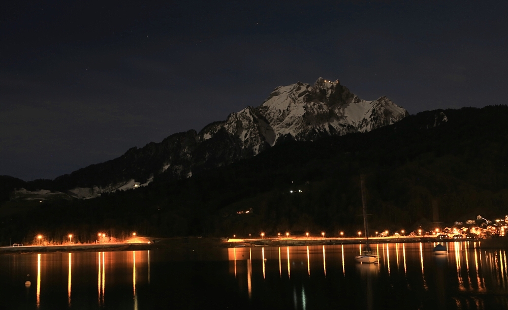 Vollmond lässt Pilatus erstrahlen