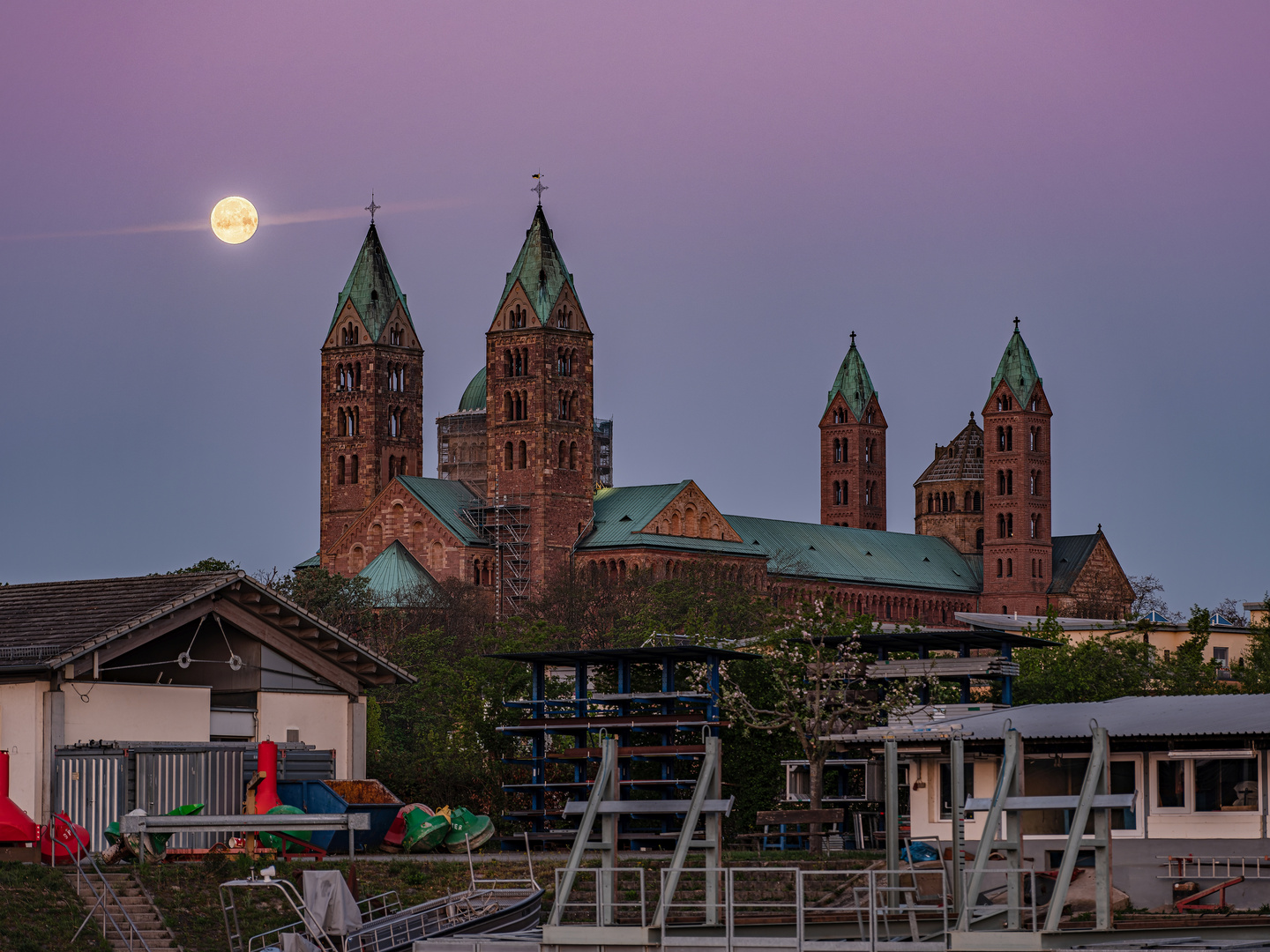 Vollmond mit Dom