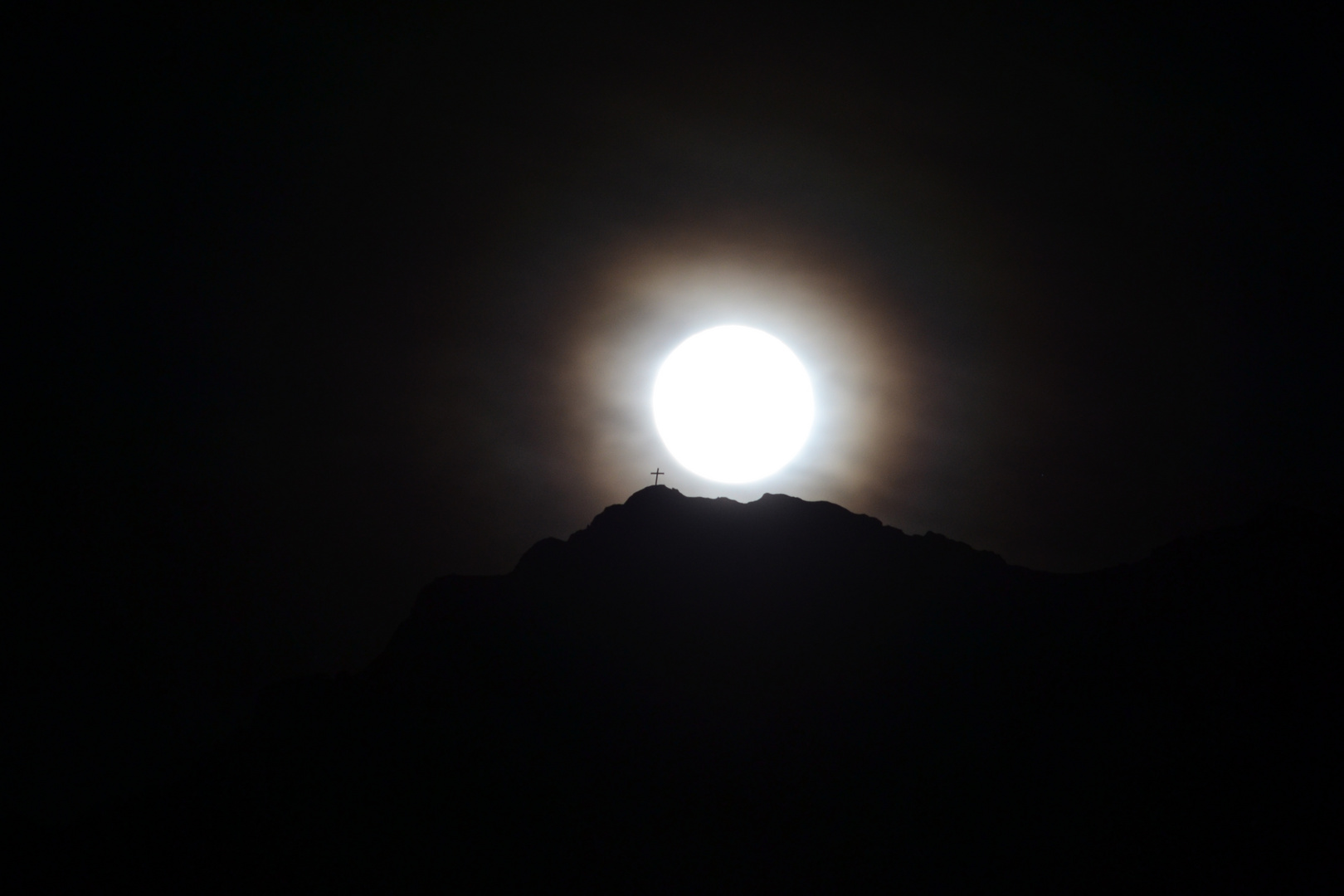 Vollmond mit Gipfelkreuz