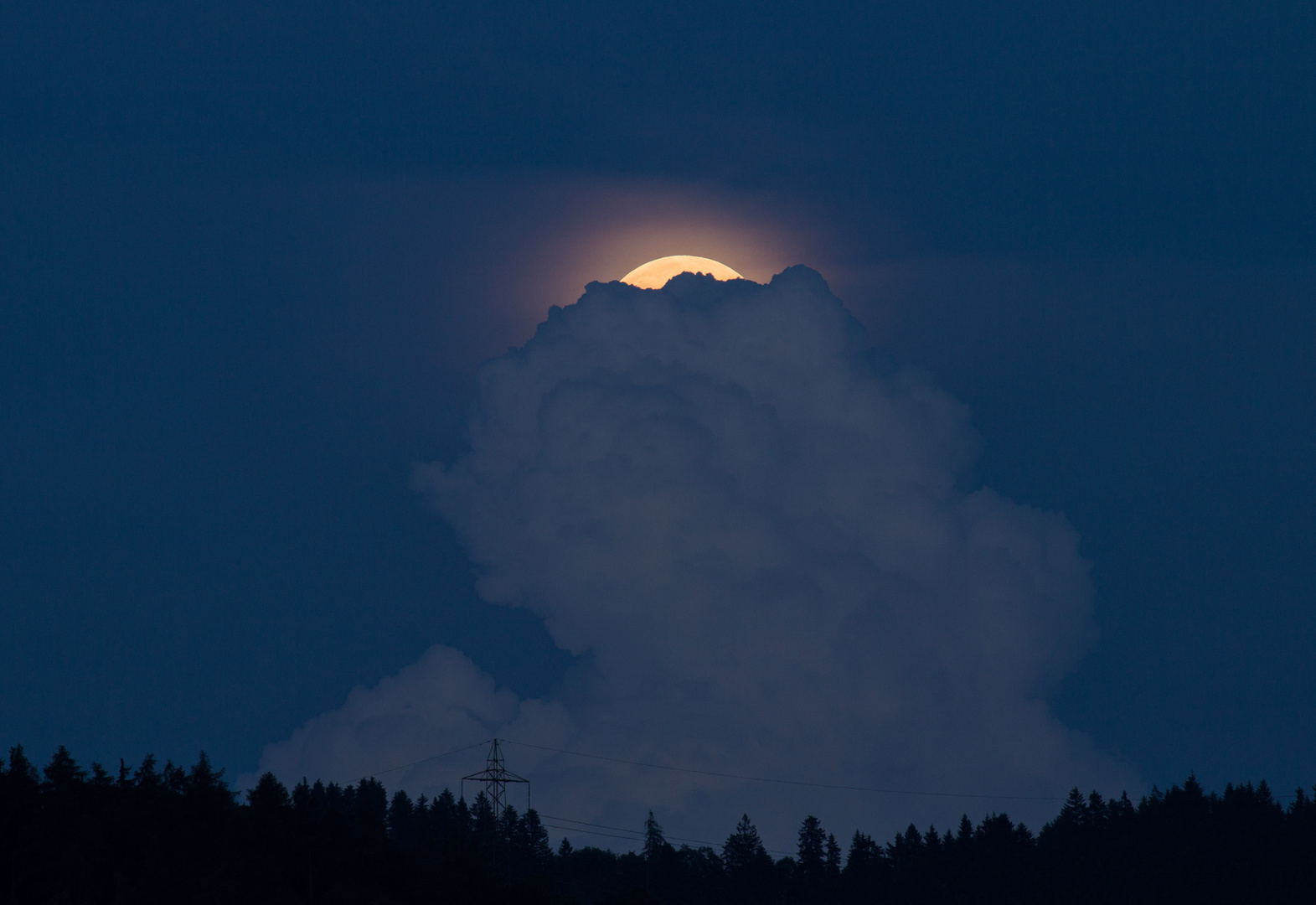 Vollmond spielt verstecken