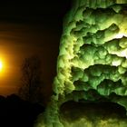 Vollmond trifft Eisskulptur