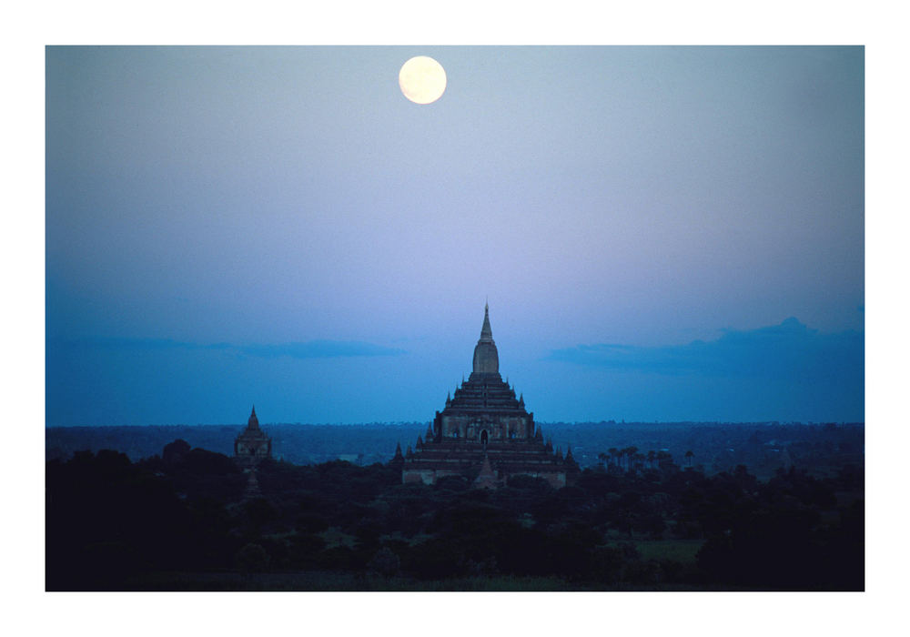 Vollmond über Bagan