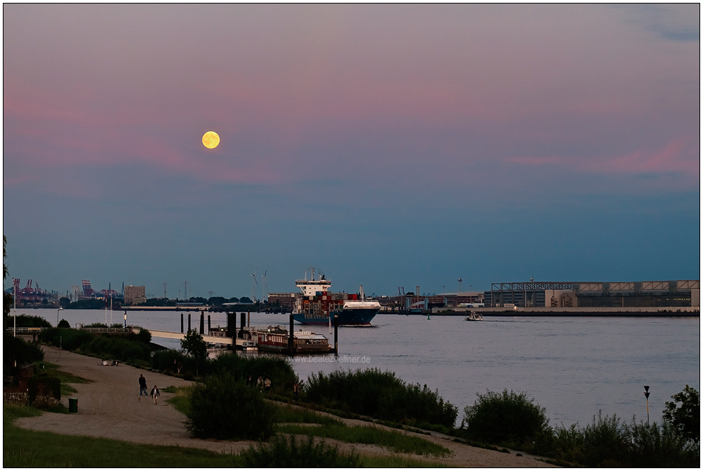 Vollmond über Blankenese