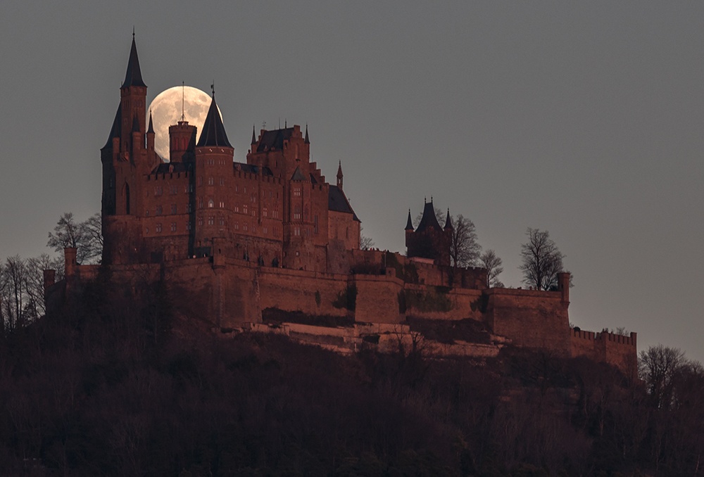 Vollmond über Burg Hohenzollern