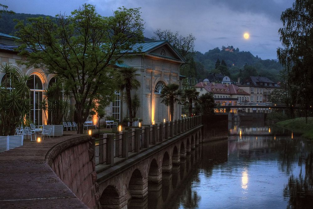 vollmond über burgruine botenlauben