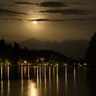 Vollmond über dem Aarebecken in Thun