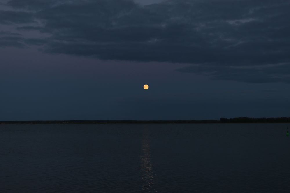 Vollmond über dem Bodden