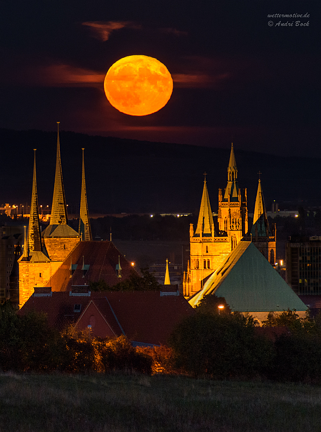 Vollmond über dem Erfurter Dom