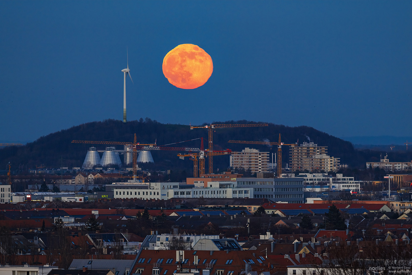 Vollmond über dem Fröttmaninger Berg