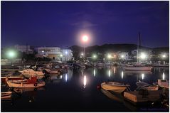 Vollmond über dem Hafen