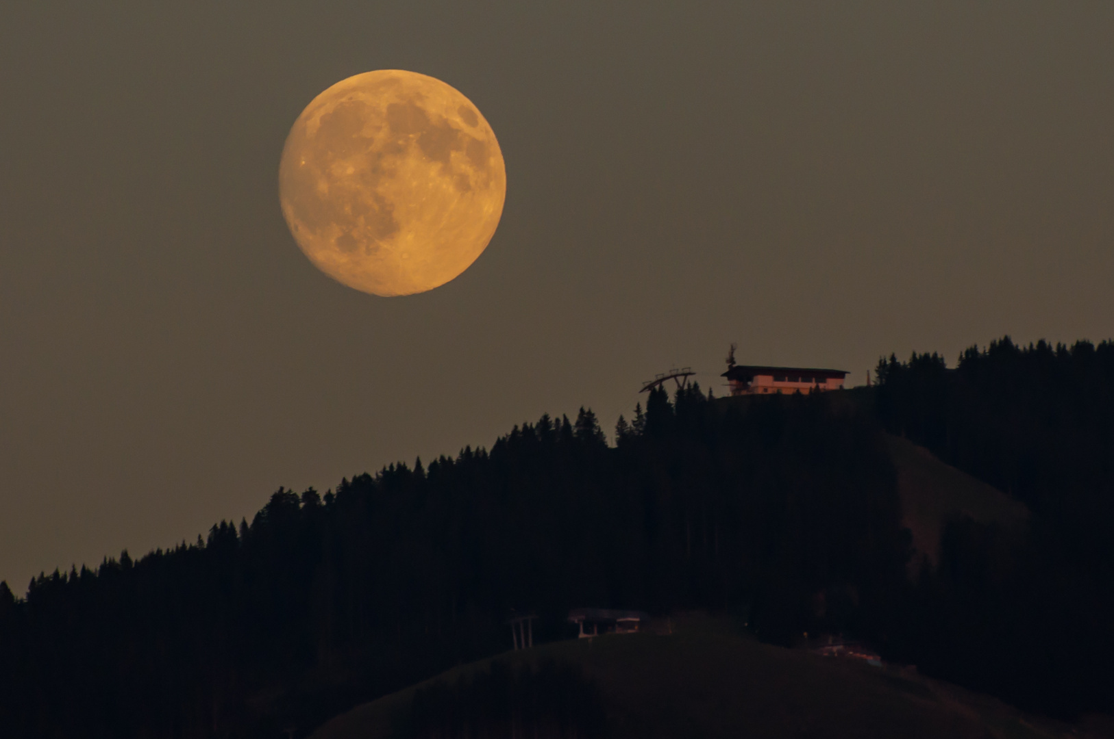 Vollmond über dem Kitzbüheler Horn