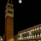 Vollmond über dem Markusplatz