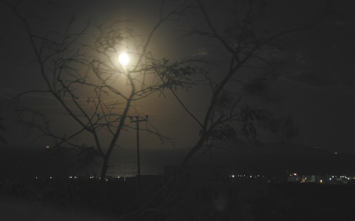 Vollmond über dem Meer