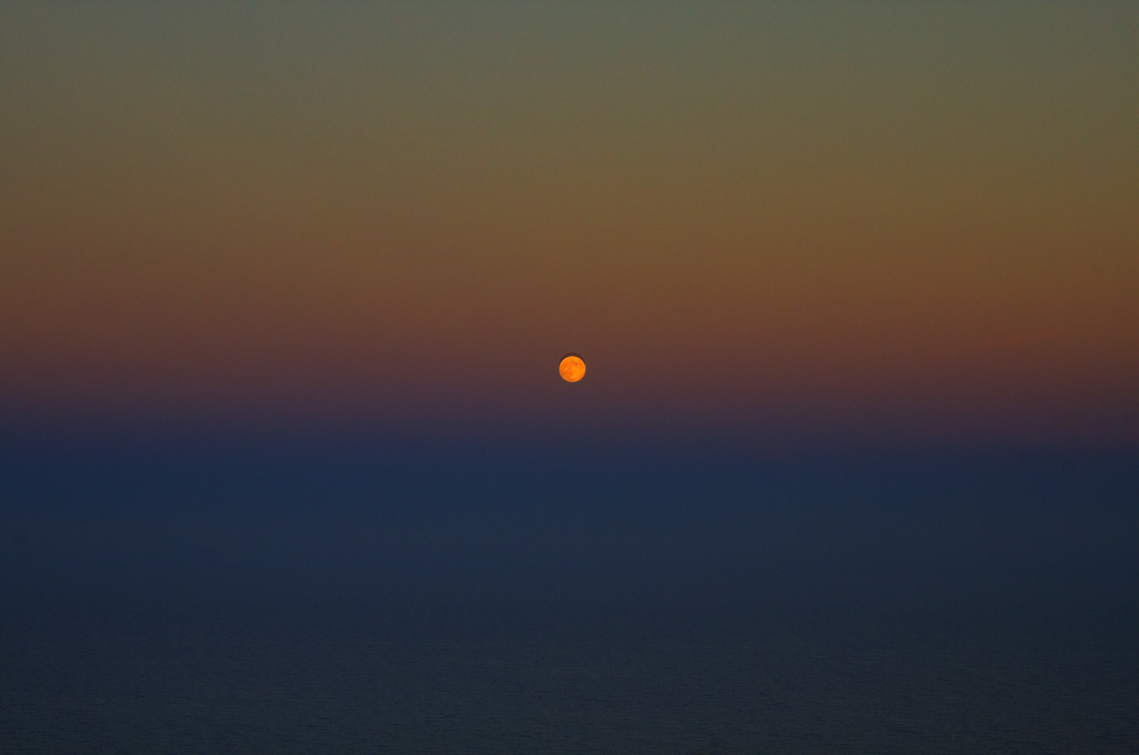 Vollmond über dem Meer