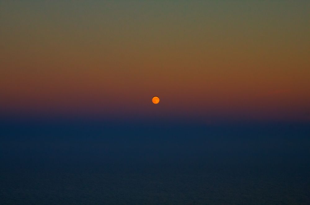 Vollmond über dem Meer