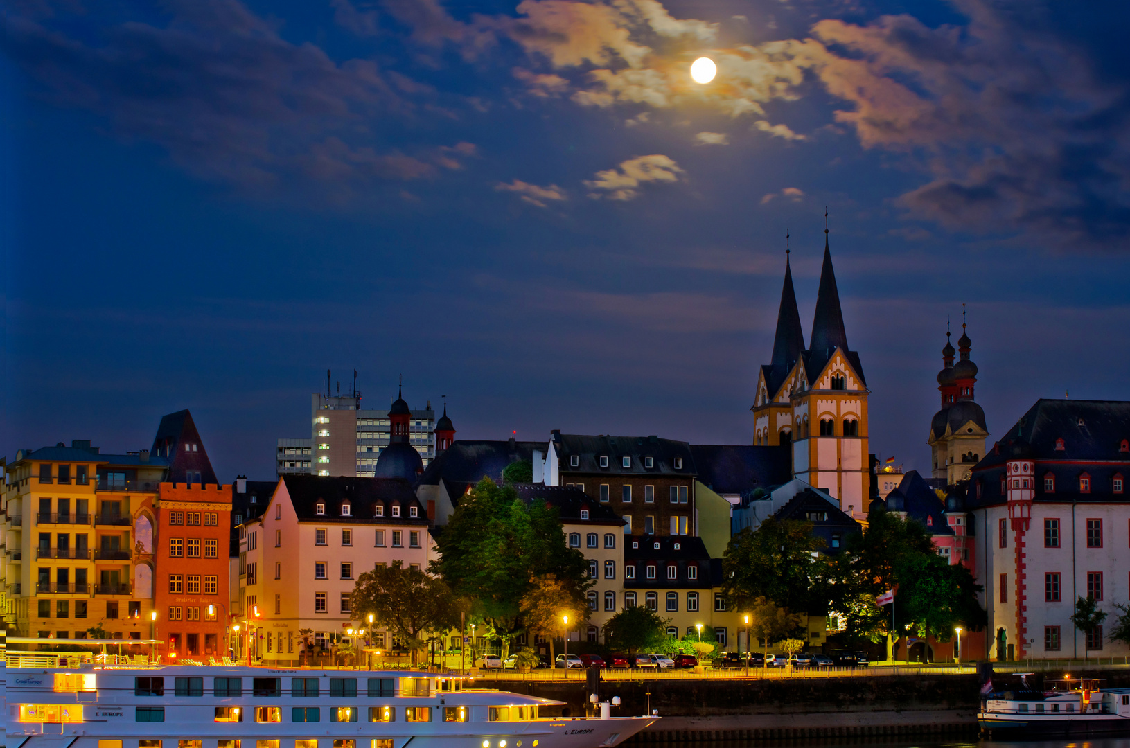 Vollmond über dem Moselufer, Koblenz