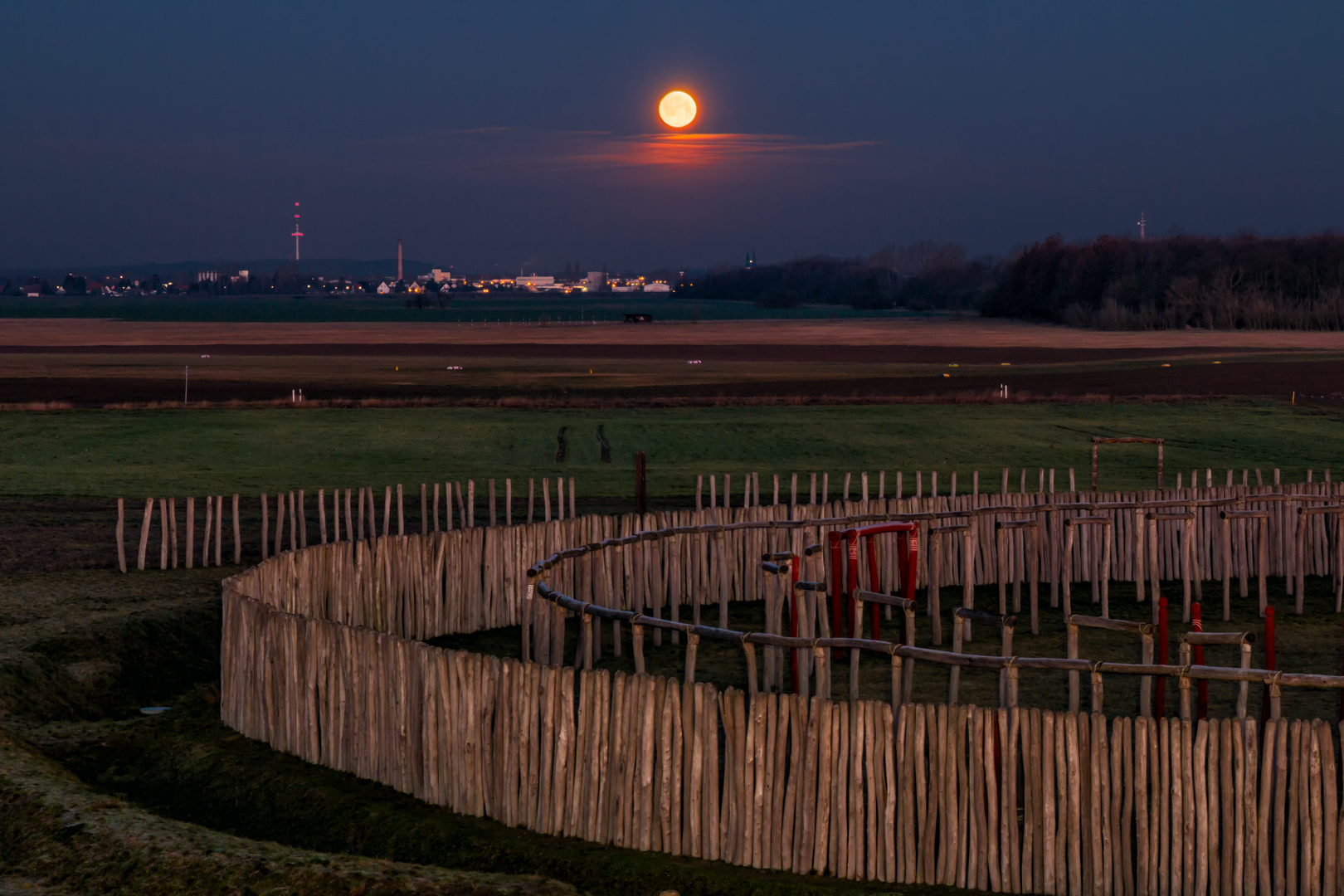 Vollmond über dem Ringheiligtum