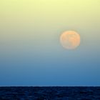 vollmond über dem roten meer