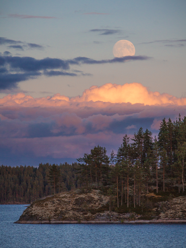 Vollmond über dem Saimaasee