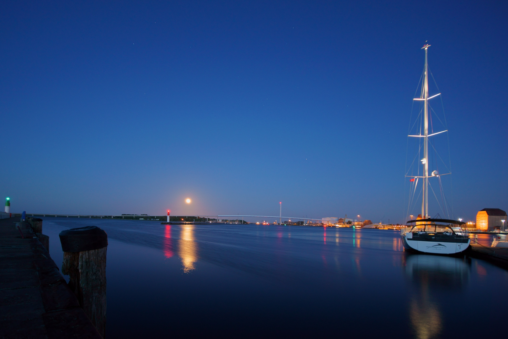 Vollmond über dem Strelasund