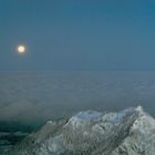 Vollmond über dem Talnebel