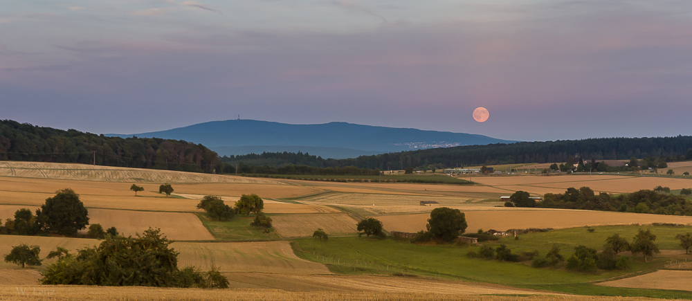 Vollmond über dem Taunus