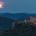 Vollmond über dem Trifels