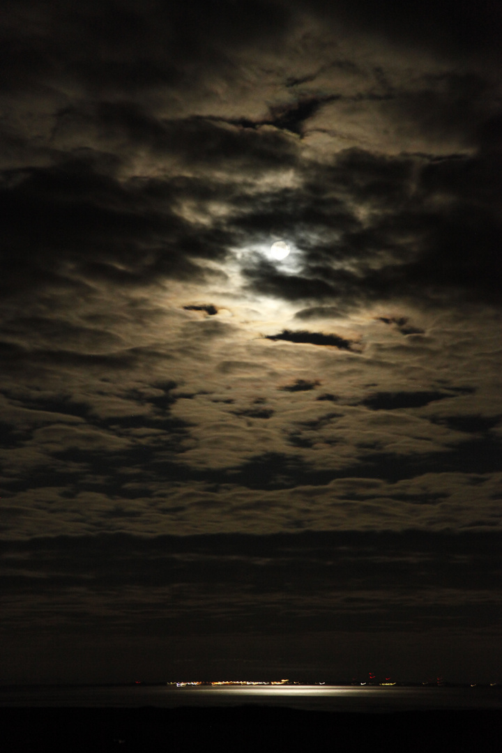 Vollmond über dem Wattenmeer