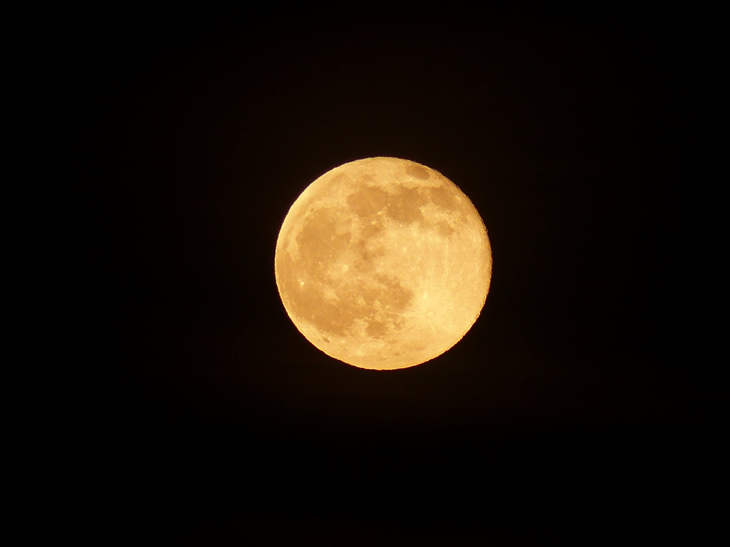 Vollmond über dem Weserbergland im Mai 2015