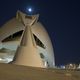 Vollmond ber den Palau des Les Arts in Valencia