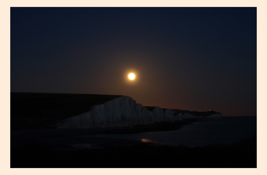 Vollmond ueber den Seven Sisters