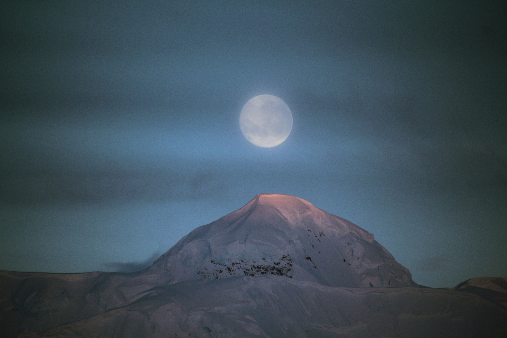 Vollmond über der Antarktis