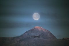 Vollmond über der Antarktis