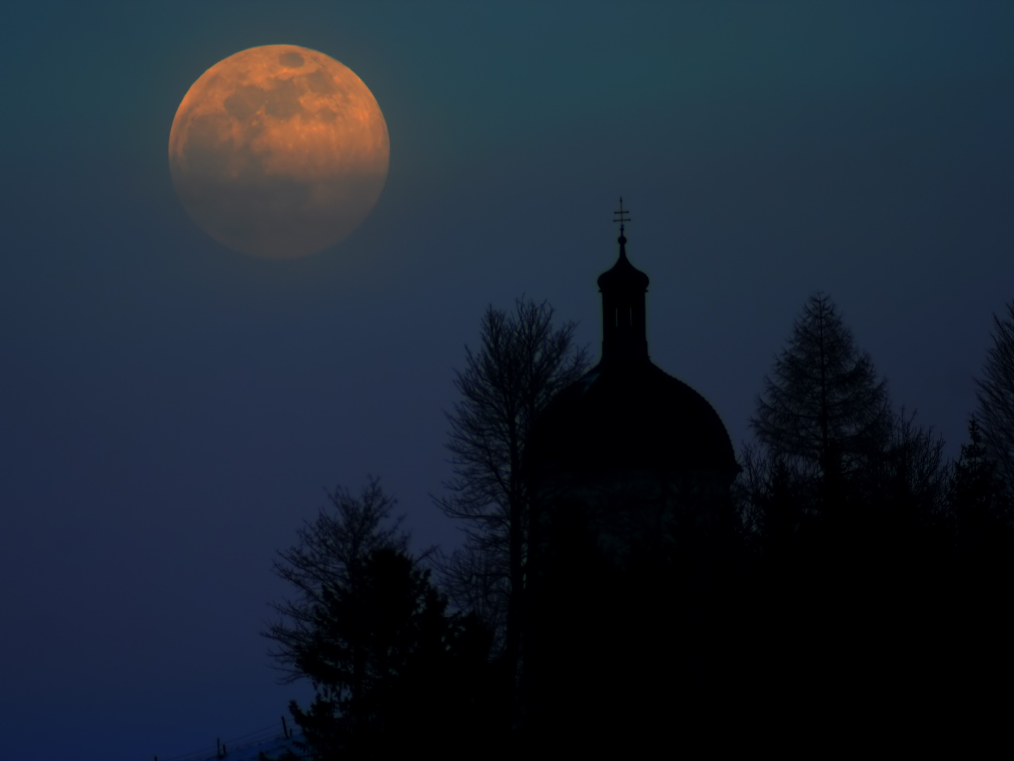 Vollmond über der Buschelkapelle in Ottobeuren