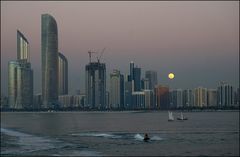 Vollmond über der Corniche, Abu Dhabi