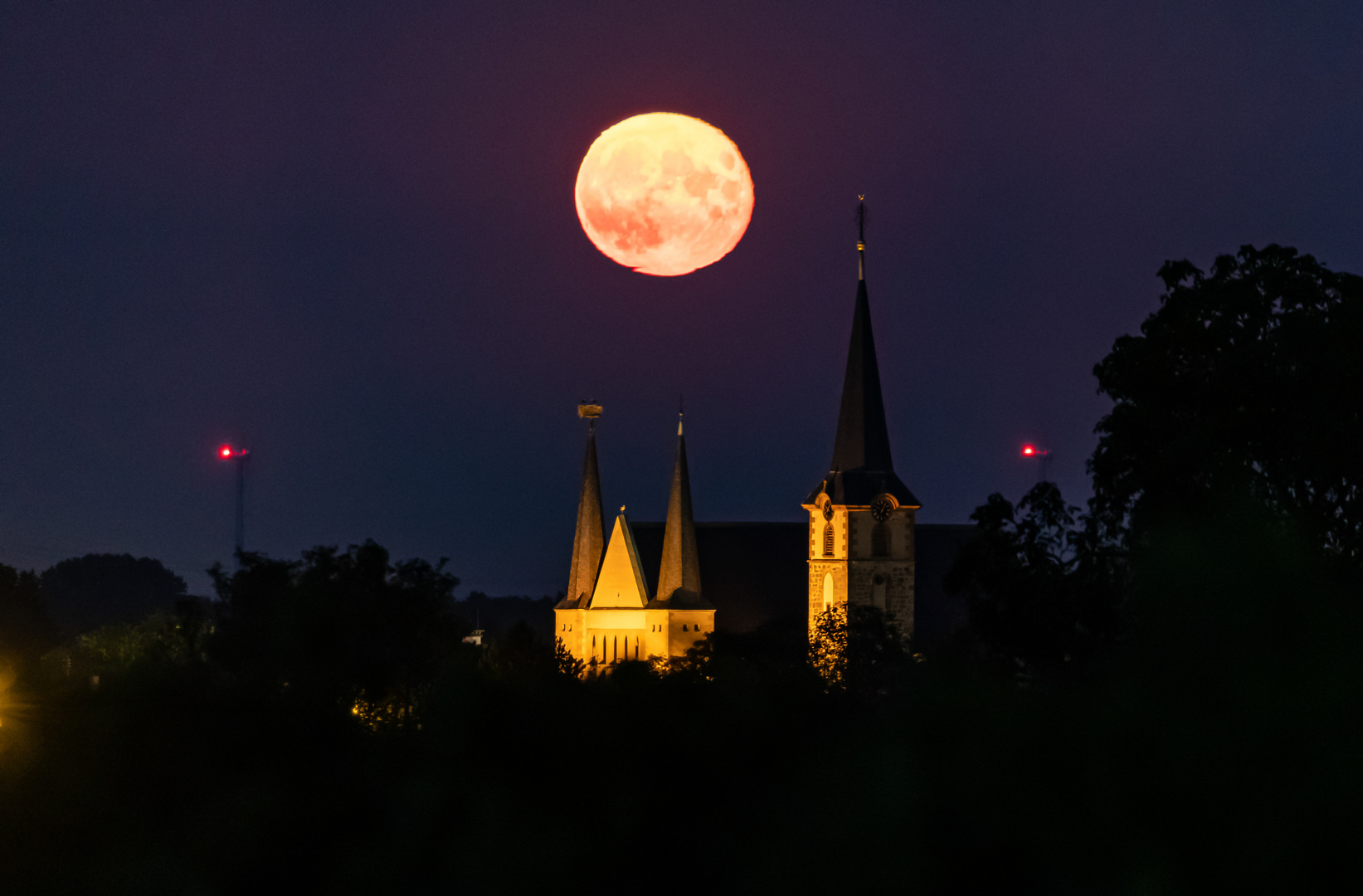 Vollmond über der Geinsheimer Kirche