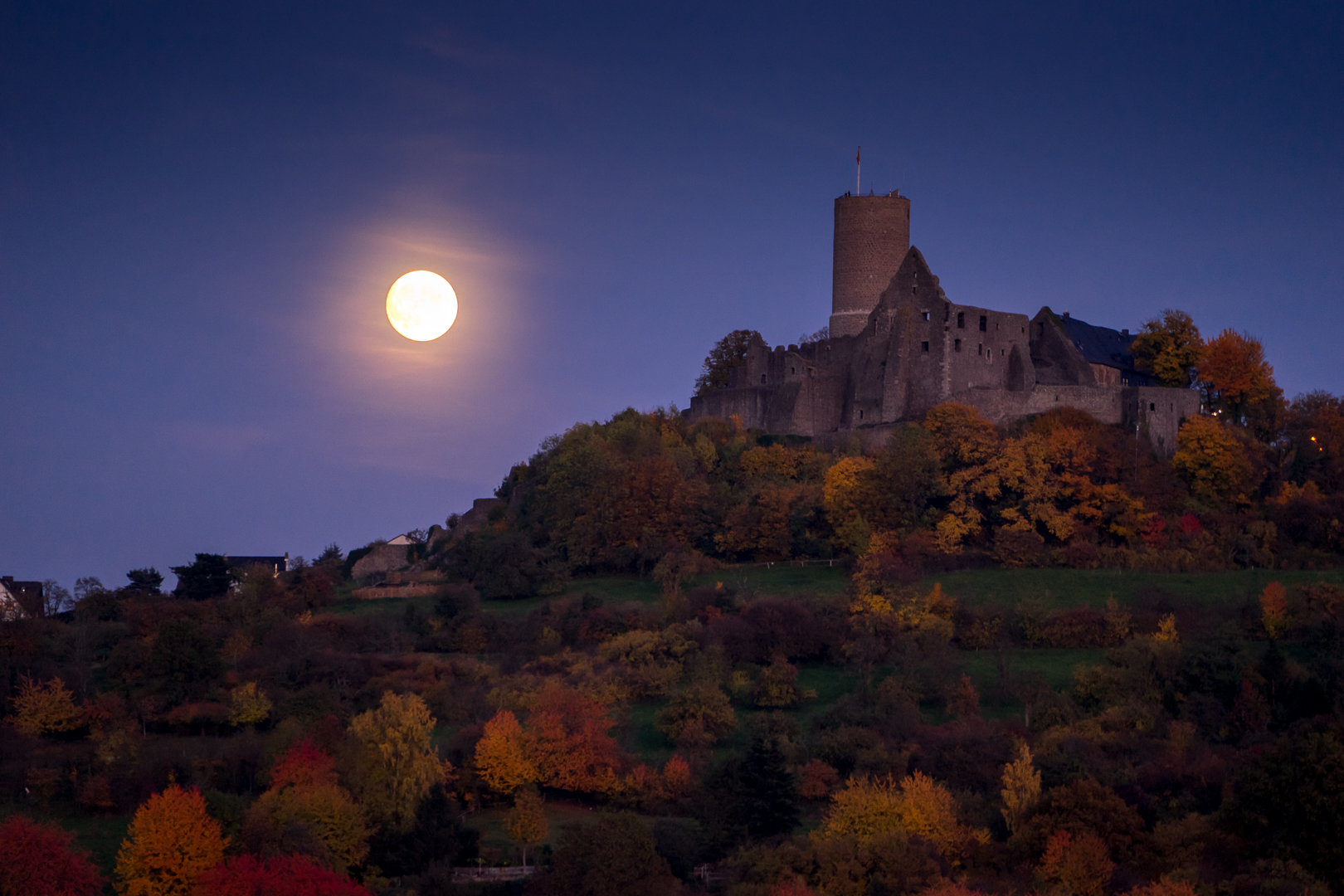 Vollmond über der Gleiburg