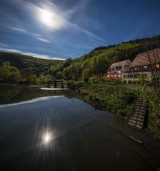 Vollmond über der jungen Donau