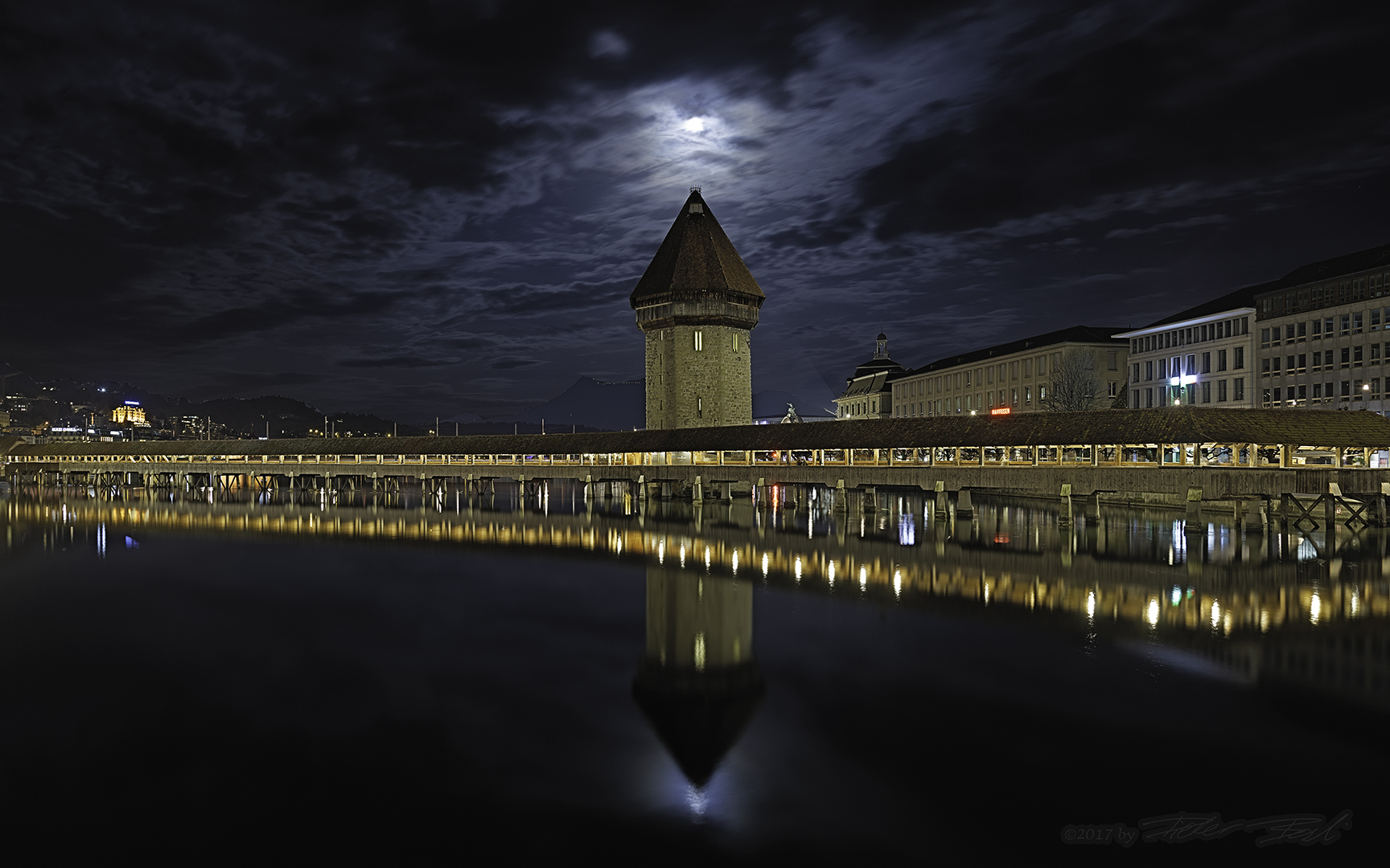 Vollmond über der Kapellbrücke und dem Wasserturm